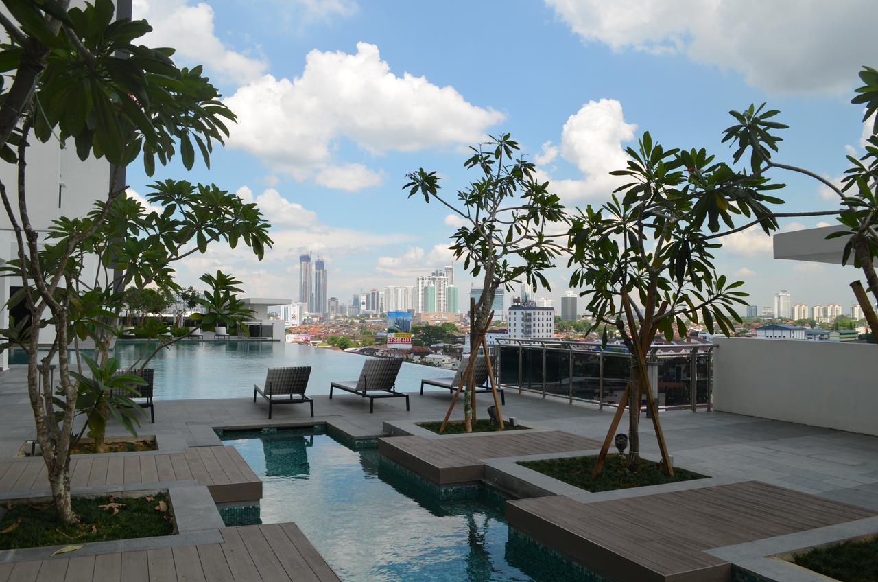 1 Tebrau Suites By Subhome Джохор-Бару Экстерьер фото