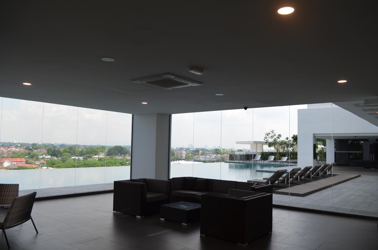 1 Tebrau Suites By Subhome Джохор-Бару Экстерьер фото