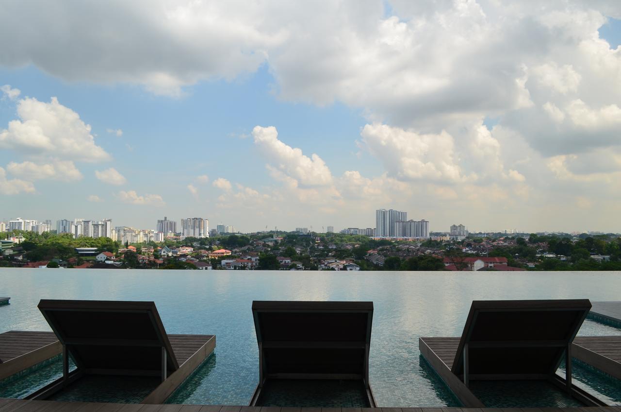 1 Tebrau Suites By Subhome Джохор-Бару Экстерьер фото