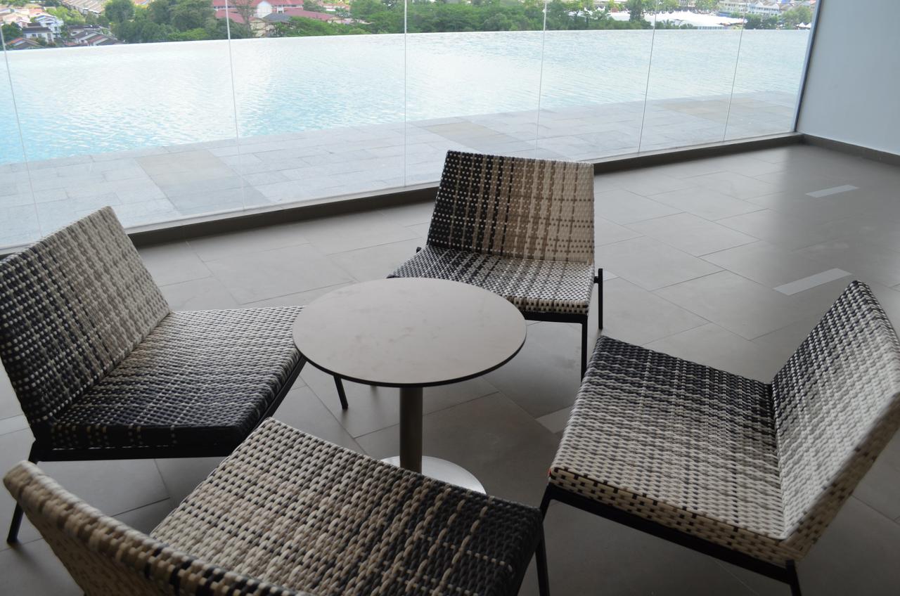 1 Tebrau Suites By Subhome Джохор-Бару Экстерьер фото