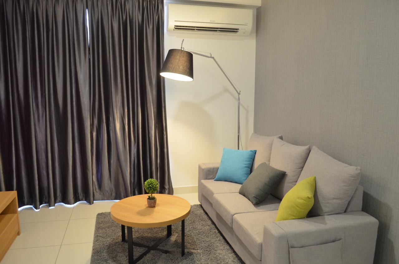 1 Tebrau Suites By Subhome Джохор-Бару Экстерьер фото