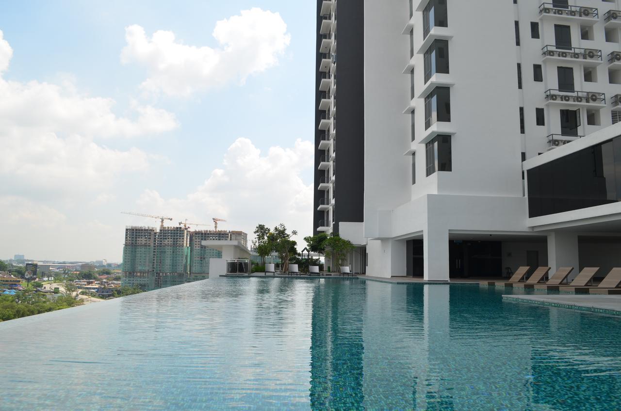 1 Tebrau Suites By Subhome Джохор-Бару Экстерьер фото