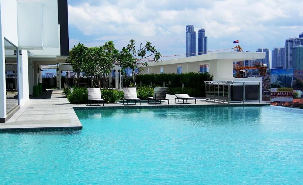 1 Tebrau Suites By Subhome Джохор-Бару Экстерьер фото