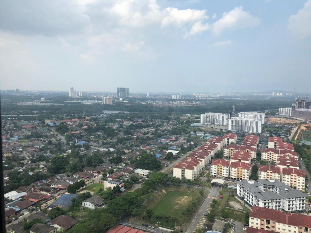1 Tebrau Suites By Subhome Джохор-Бару Экстерьер фото