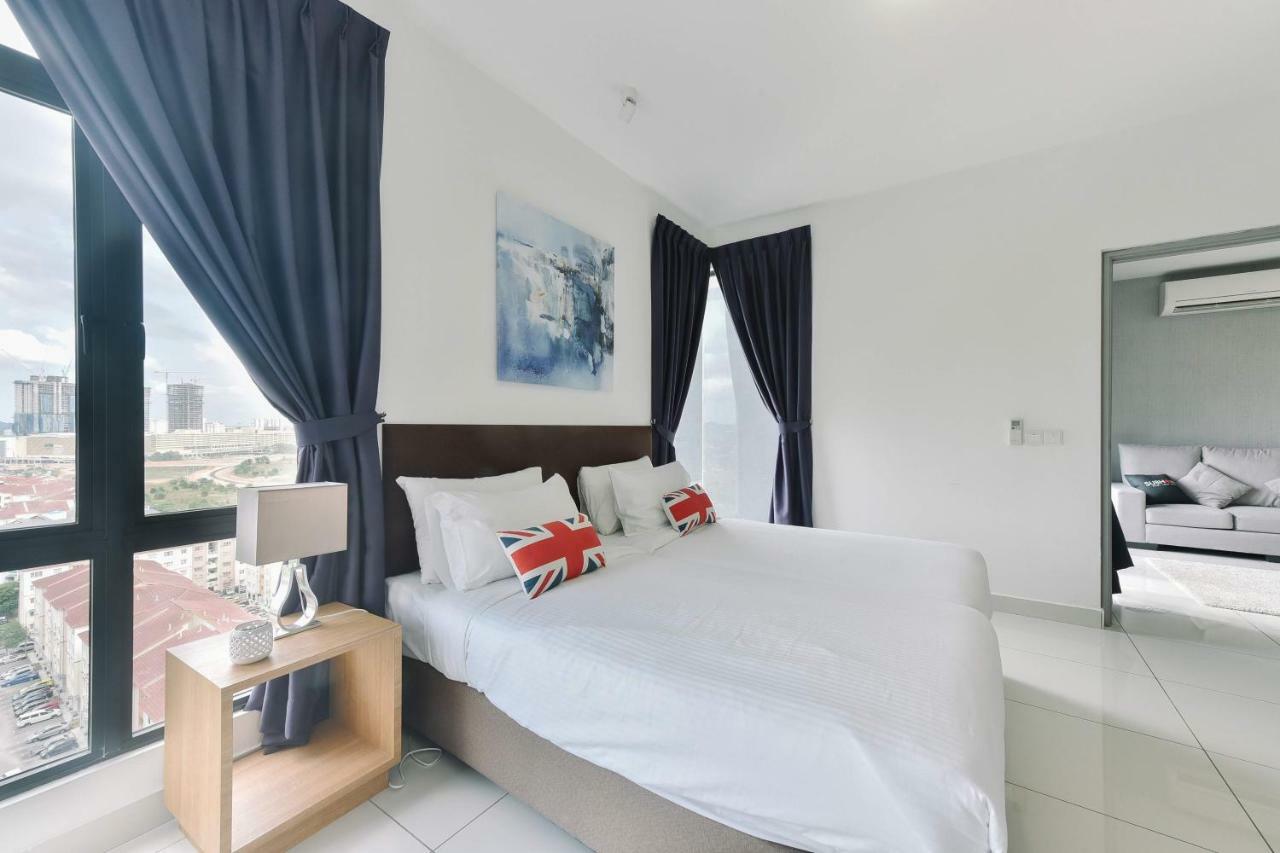 1 Tebrau Suites By Subhome Джохор-Бару Экстерьер фото