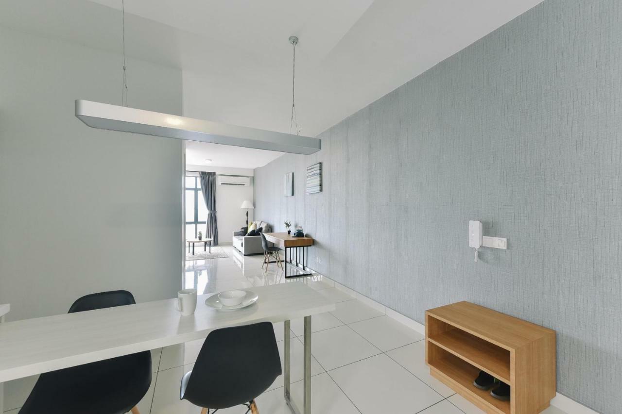 1 Tebrau Suites By Subhome Джохор-Бару Экстерьер фото