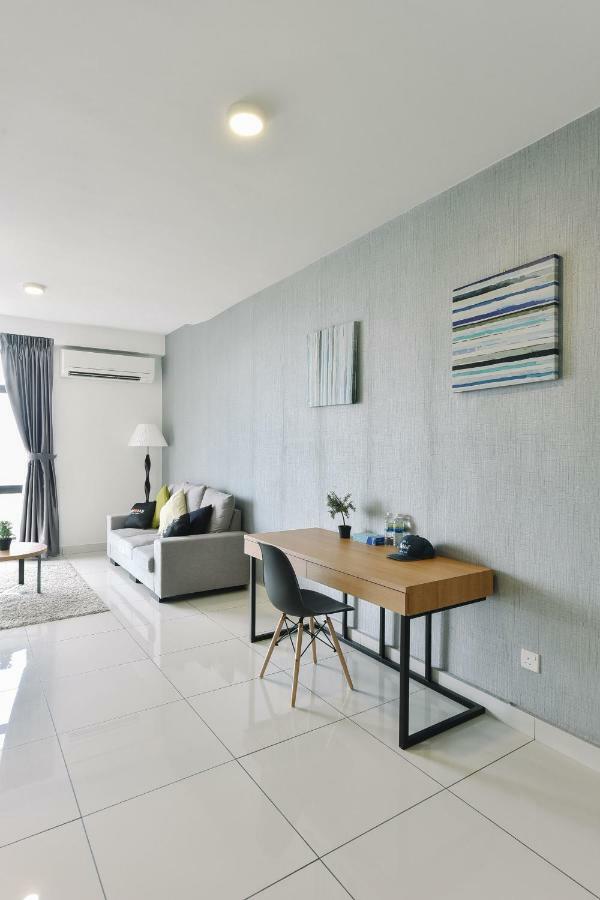 1 Tebrau Suites By Subhome Джохор-Бару Экстерьер фото