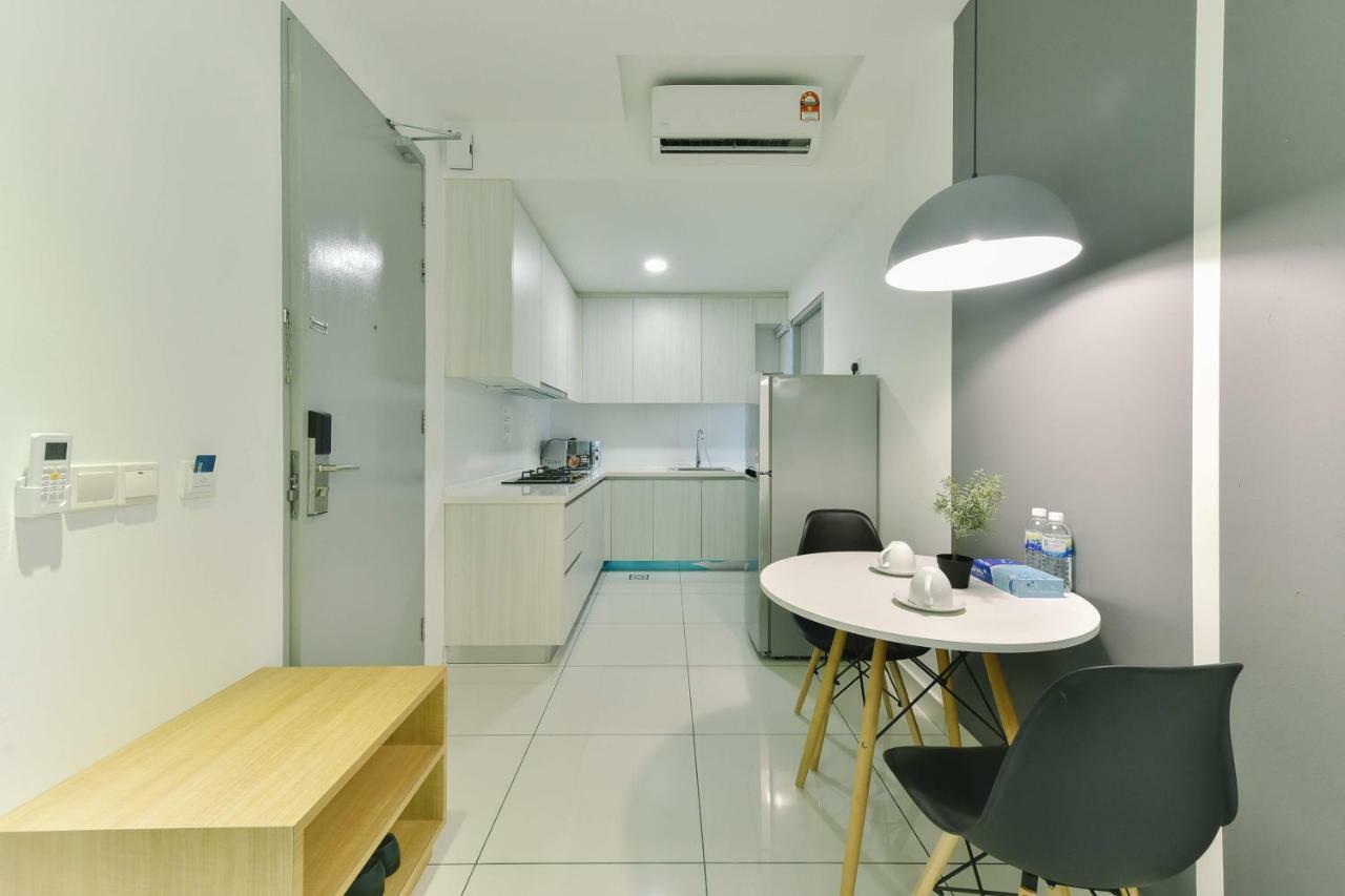 1 Tebrau Suites By Subhome Джохор-Бару Экстерьер фото
