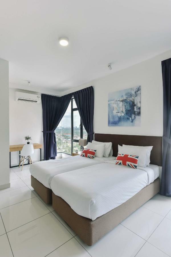 1 Tebrau Suites By Subhome Джохор-Бару Экстерьер фото
