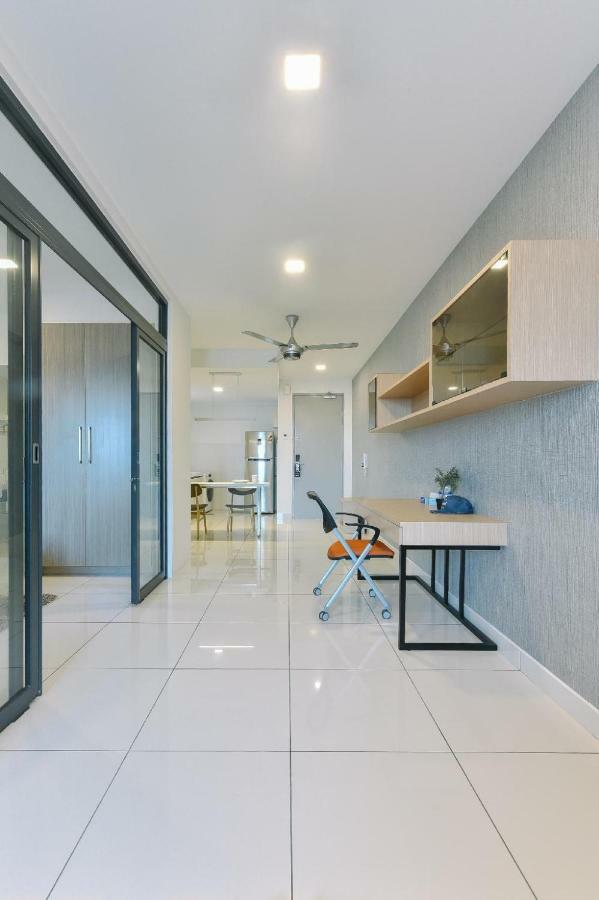 1 Tebrau Suites By Subhome Джохор-Бару Экстерьер фото