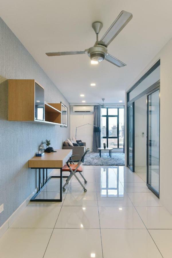 1 Tebrau Suites By Subhome Джохор-Бару Экстерьер фото